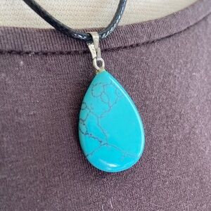 NWOT‎ Turquoise Teardrop Pendant Necklace